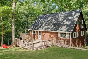 Hot Tub Chalet-Fire Pit Grill Stream & Big Yard